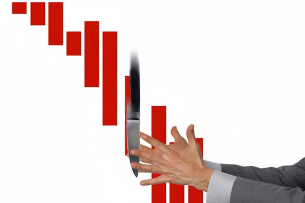 Tránh bắt đỉnh, bắt đáy khi thị trường quá nóng